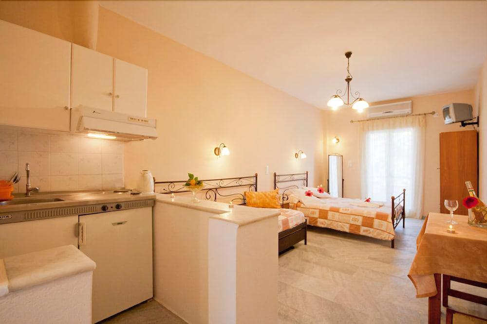 Agnadi Hotel Agia Anna  Екстериор снимка