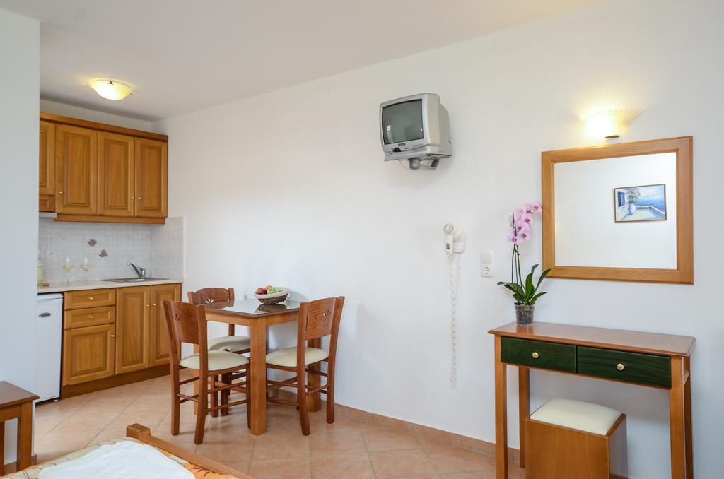 Agnadi Hotel Agia Anna  Екстериор снимка