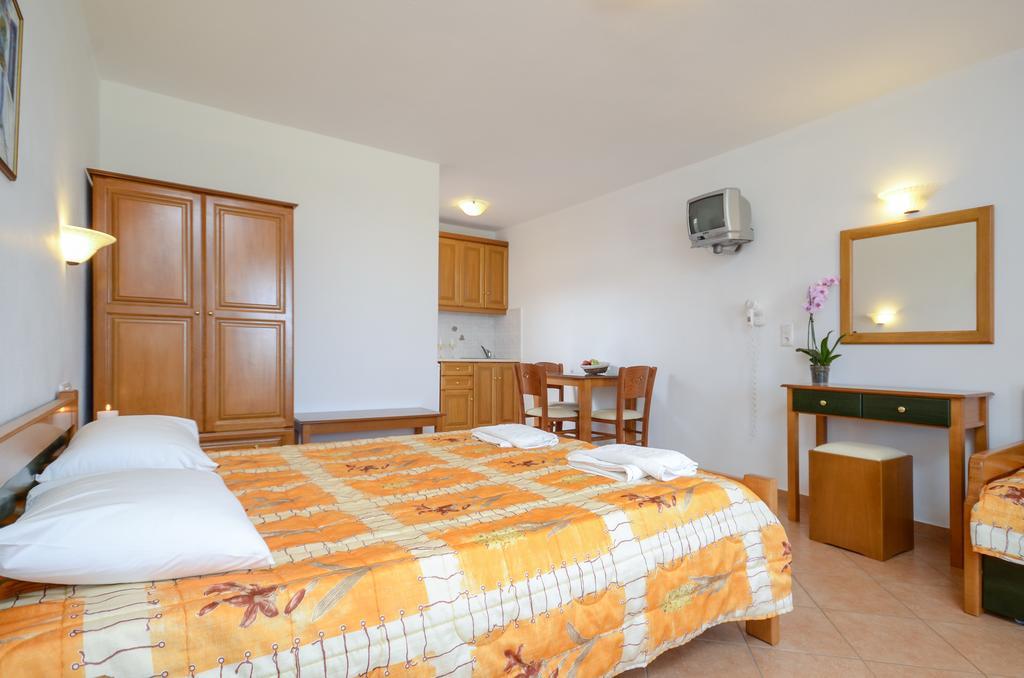 Agnadi Hotel Agia Anna  Екстериор снимка